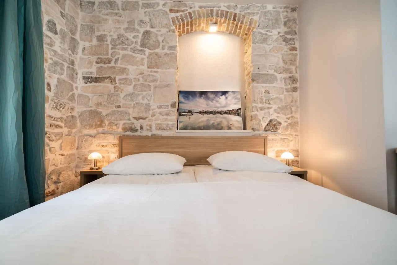 Tifani Luxury Rooms 2 Split Apartment