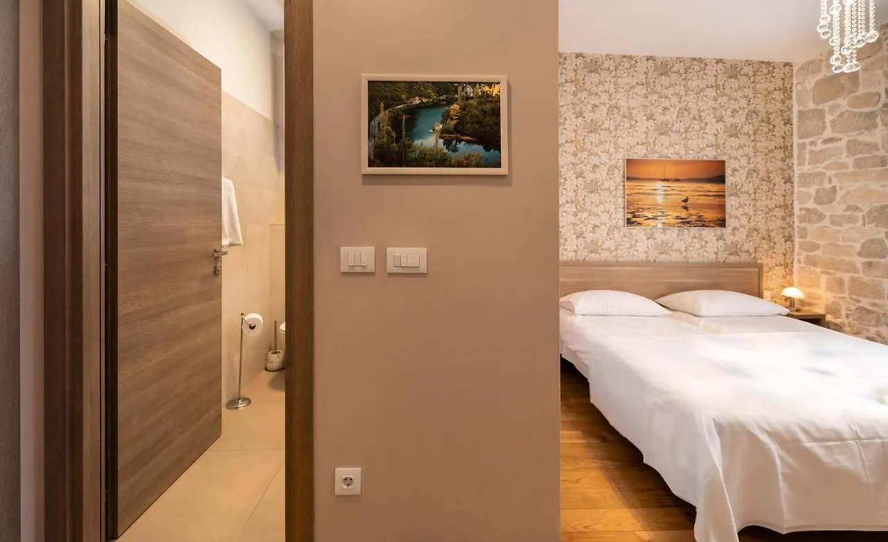 Tifani Luxury Rooms 2 Split 0*,  Croatia