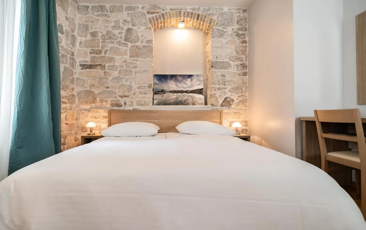 Tifani Luxury Rooms 2 Split Apartment