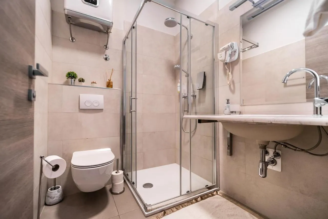 Tifani Luxury Rooms 2 Split Apartment