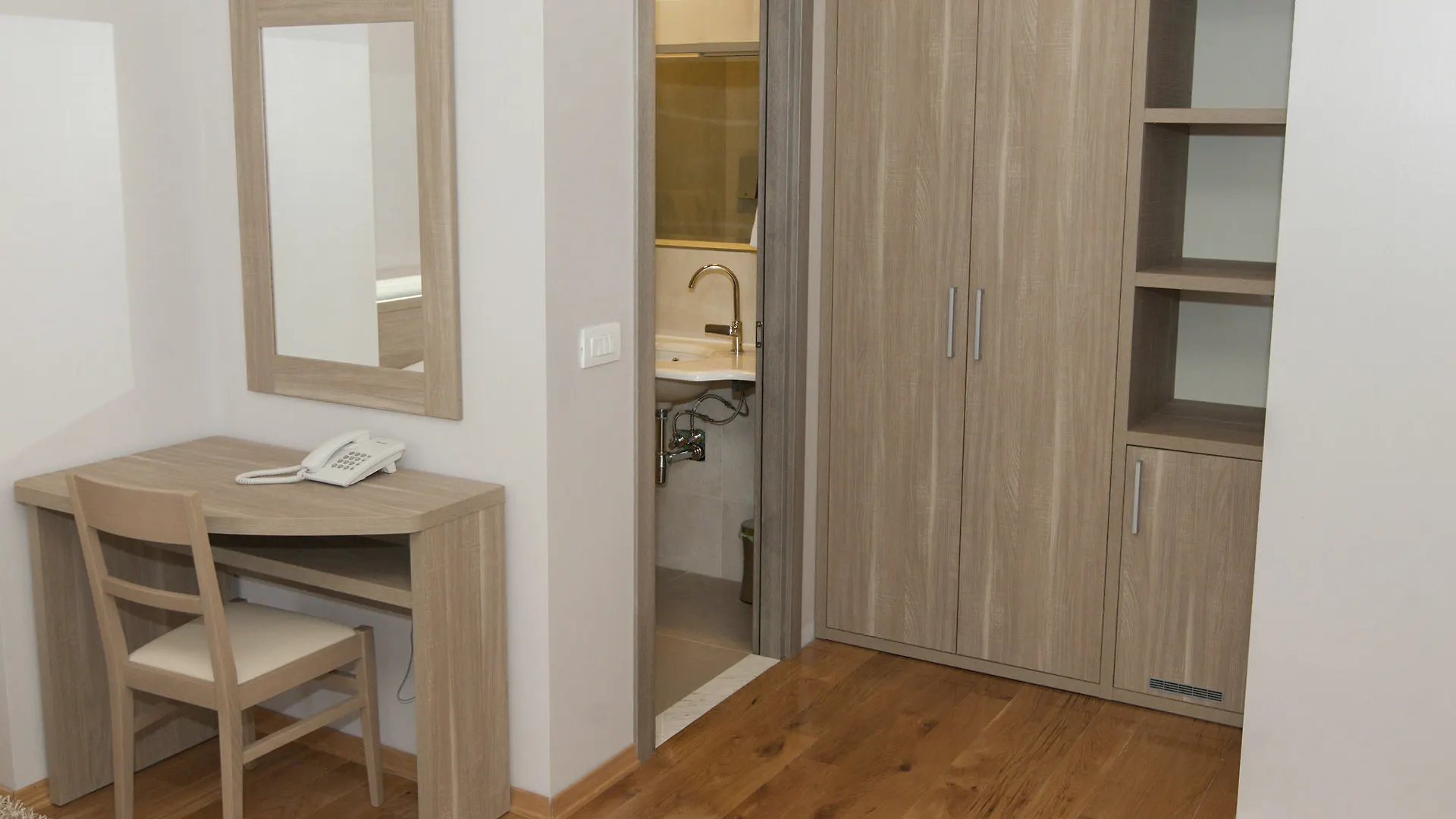 Tifani Luxury Rooms 2 Split Apartment