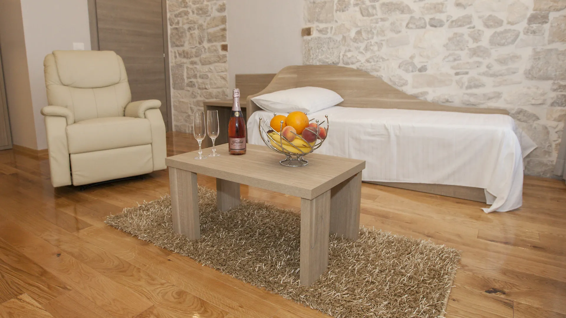 Tifani Luxury Rooms 2 Split Apartment