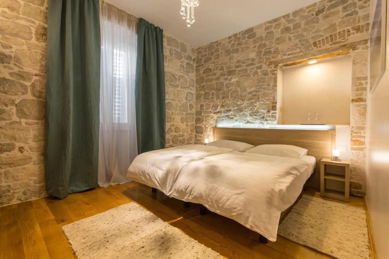 Tifani Luxury Rooms 2 Split Apartment