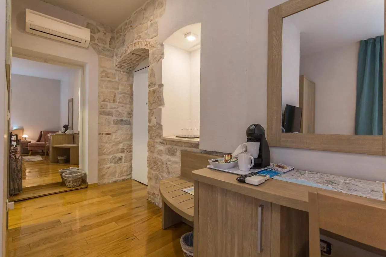 Tifani Luxury Rooms 2 Split 0*,
